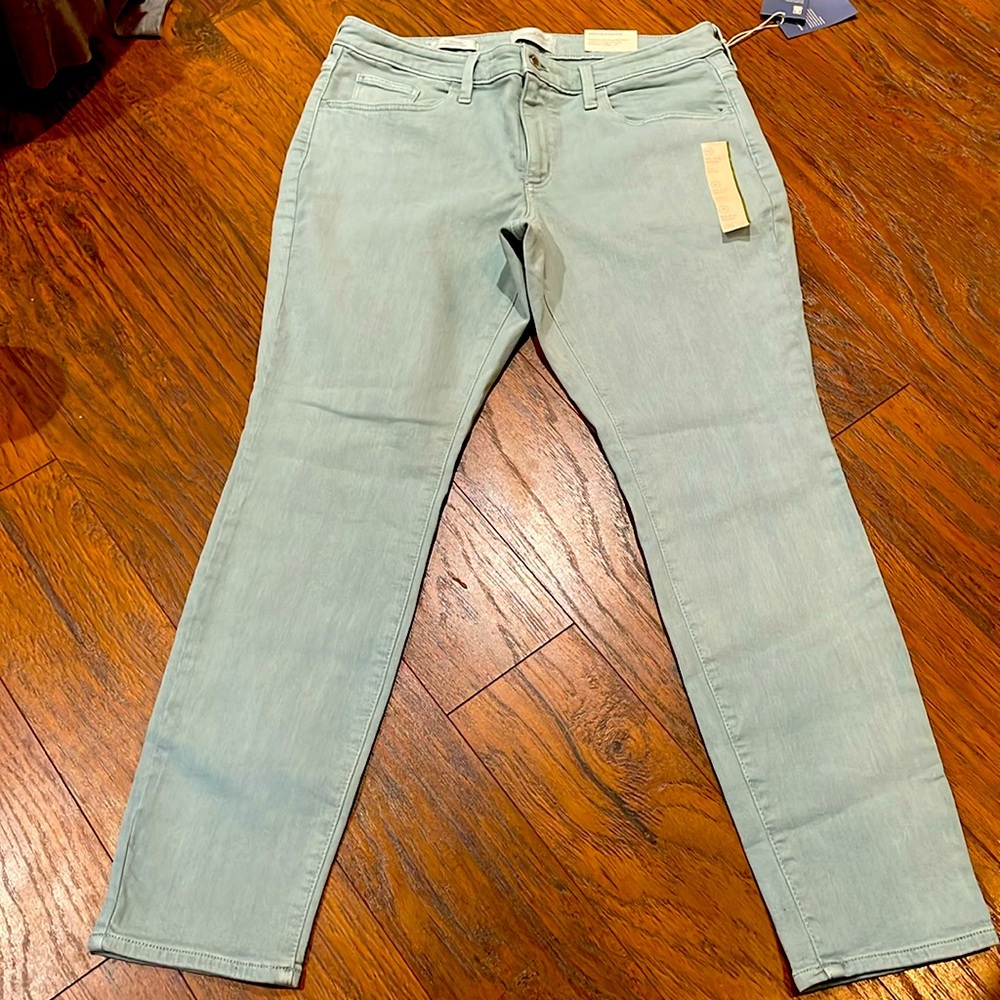 New Universal Thread mid rise skinny light green jeans size 12 (31 waist)